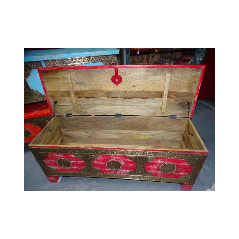 Lange Truhe mit Mangoholzbezug mit roter Patina und Messing