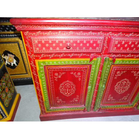 Rotes Sideboard, reliefiert, 3 Türen und 3 Schubladen
