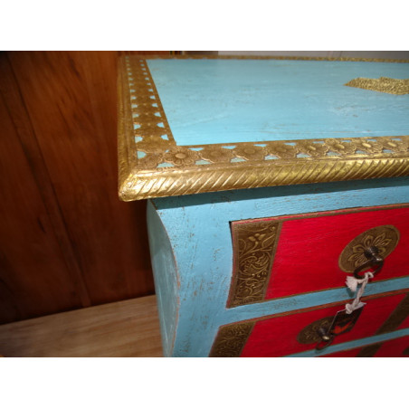 Cassettiera rossa e turchese indiana con 6 cassetti decorati con ottone