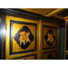 Relief bemalter Schrank mit schwarz-goldenen Elefantenmustern 2 Türen