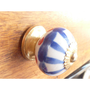 handle pétales dark-blues point red