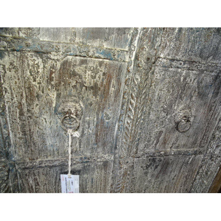 Alter indischer Schlafzimmerschrank mit 2 geschnitzten Türen