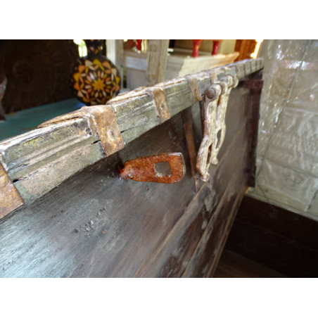 Cassettiera indiana molto antica che può essere utilizzata come tavolino da caffè 130x77x48 cm