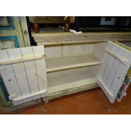 Niedriges Sideboard mit 4 Türen, vollständig geschnitzt und in mehrfarbigem Pastell patiniert