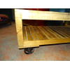 Table basse avec industrielle en teck recyclé avec roues trolley