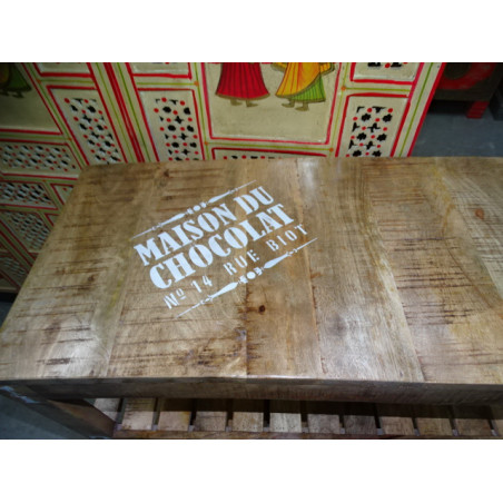 Tavolino con struttura in teak riciclato industriale con ruote trolley