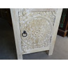 Mesita de noche alta 1 cajón 1 puerta tallada con pátina blanca lijada