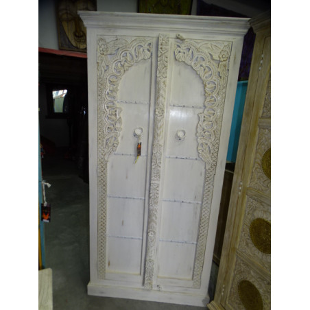 Armoire sculptée arche blanc poncé avec portes pleines 190 cm