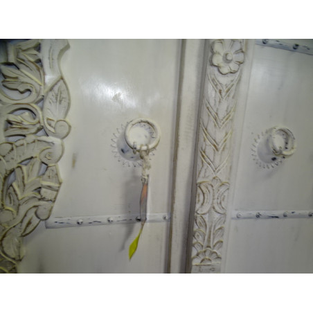 Armario tallado arqueado blanco lijado con puertas macizas 190 cm