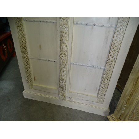 Armario tallado arqueado blanco lijado con puertas macizas 190 cm