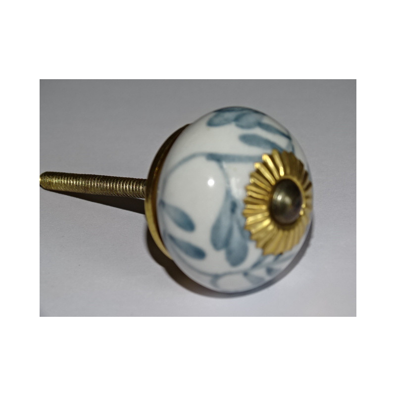 Pomoli per cassetti o porte con ante grigie