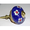 Pomos o puerta de cajón con flores en azul ultramar y blanco