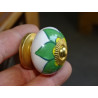 Tiradores de puerta o cajón de porcelana con flor verde y amarilla