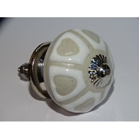 Furniture knobs with embossed hearts - silver