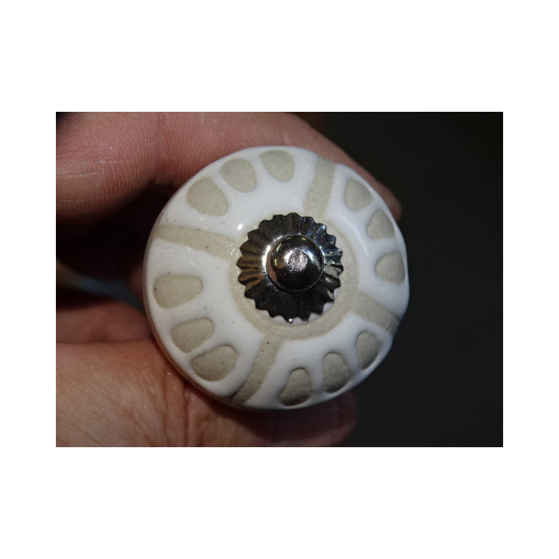 Boutons de meubles avec quatre trios de points en relief - argenté