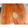 Table basse sculptée palissandre et laiton
