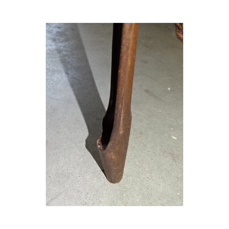 Chaise en metal avec une assise en manguier massif