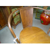 Chaise en metal avec une assise en manguier massif