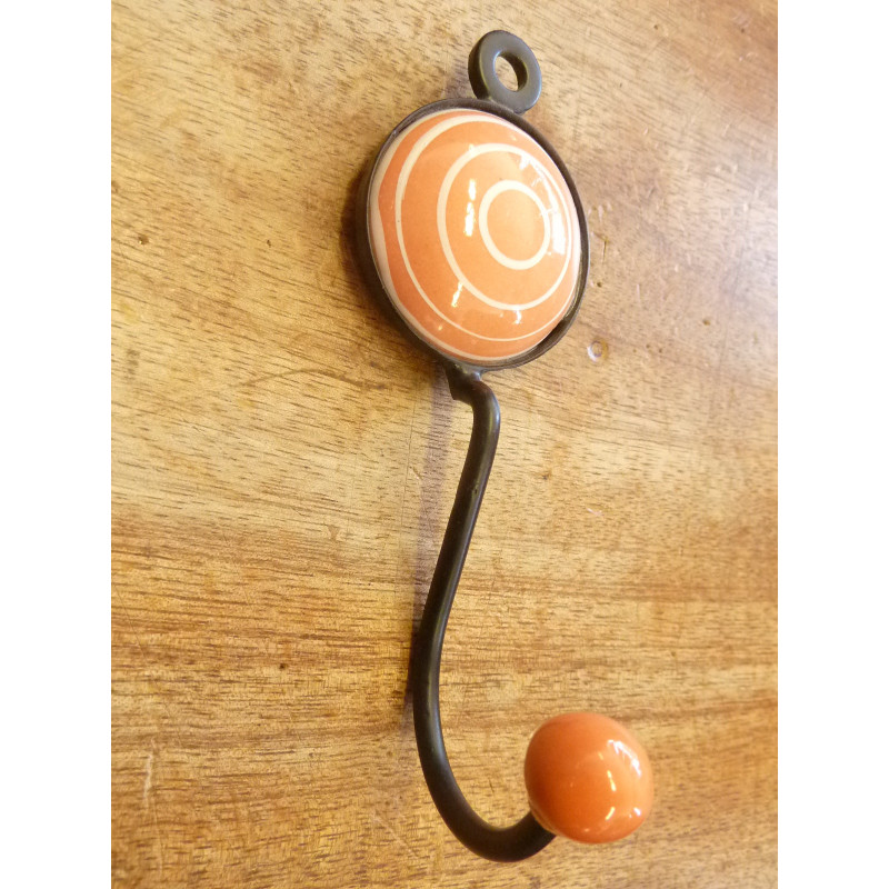 round with traits ORANGE