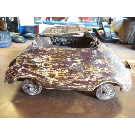 viejo coche oxidado hierro blanco - 1