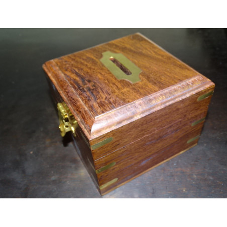 Salvadanaio in legno massello di palissandro e ottone 10x10x8 cm