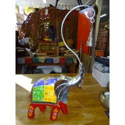 1 éléphant avec trompe en haut et tête en metal blanc - GM