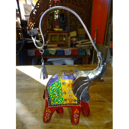 1 elefante con tronco in cima e testa di metallo bianco - MM
