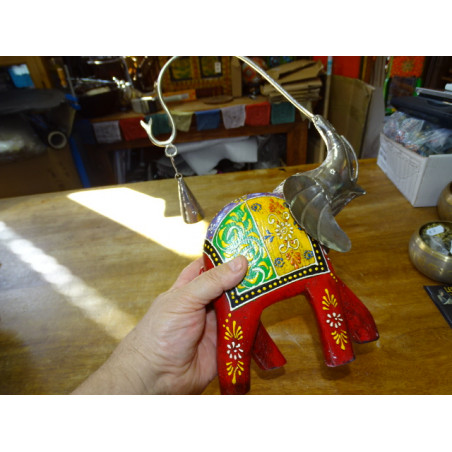 1 elefante con trompa en la parte superior y cabeza de metal blanco - MM