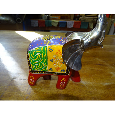 1 éléphant avec trompe en haut et tête en metal blanc - PM