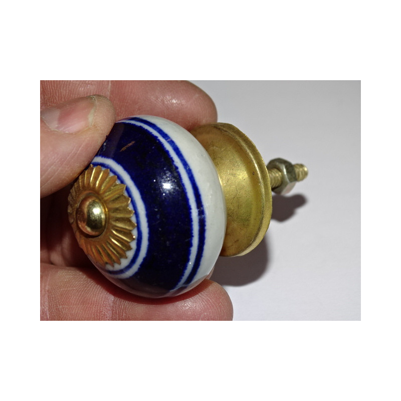 Poignée de meuble avec bandes bleues outremer