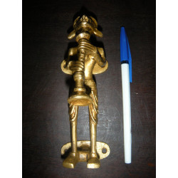 Manija de bronce de animales Musico trompeta de oro