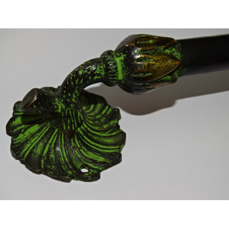 Großer Griff mit grün patinierten schwarzen Akanthusblättern - 22 cm