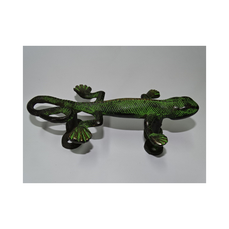 poignée en bronze forme de salamandre patinée verte