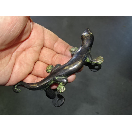 Mango de bronce salamandra patinado verde y liso - derecho
