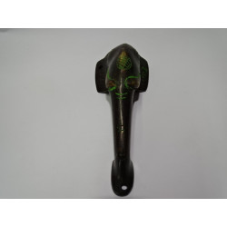 mango de bronce con trompa de elefante patinada verde - 11 cm