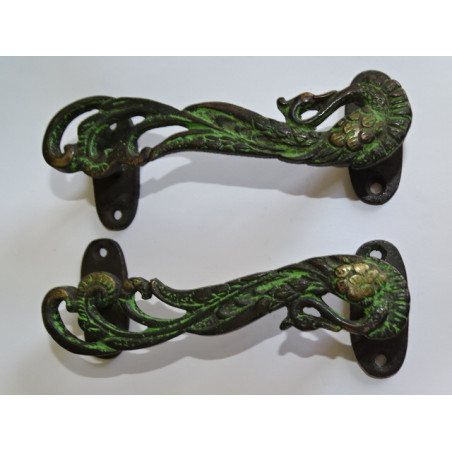 Manico in bronzo a forma di pavone patinato nero e verde - destra