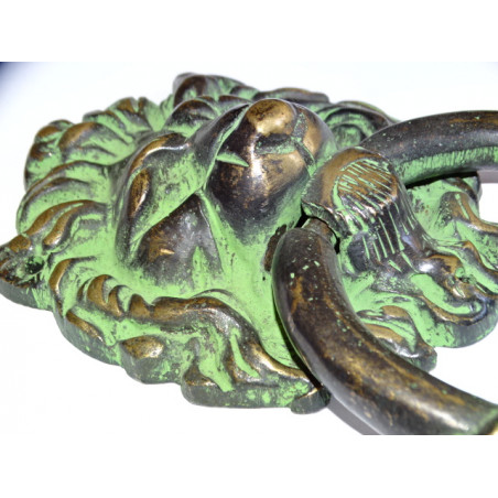 Grande manico in bronzo con testa di leone patinato nero e verde - 15 cm