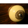Porcelain knobs unis yellow