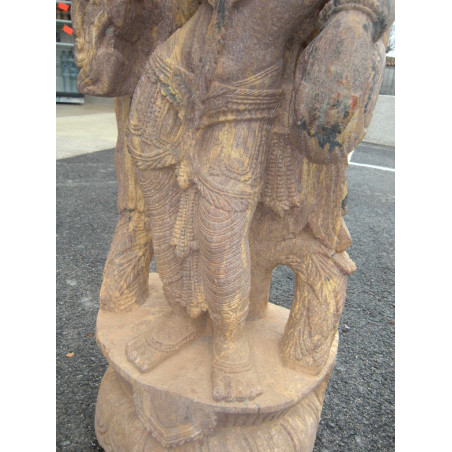 grande statue de Devdasi en pierre