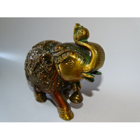 Elefante ceremonial con campana y pátina dorada y marrón