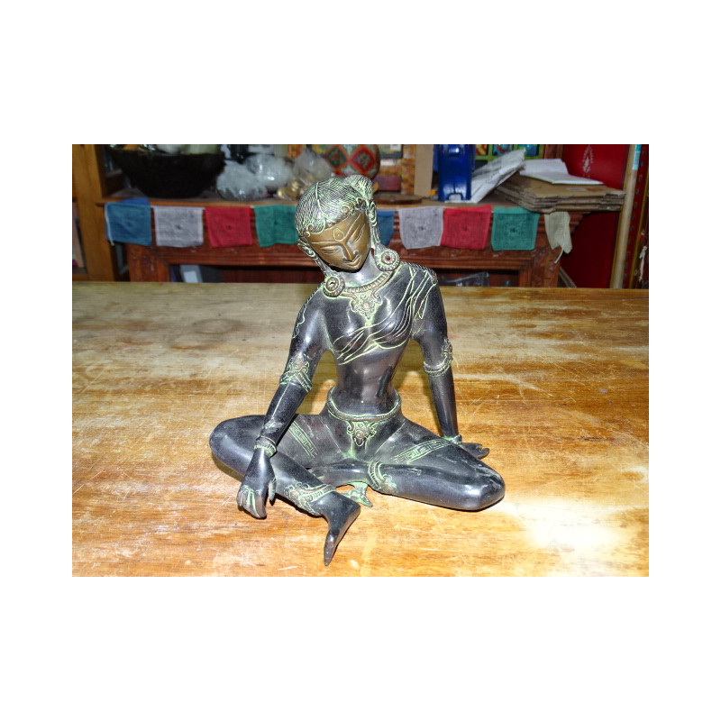 Gran estatua de bronce de Parvati con pátina verde