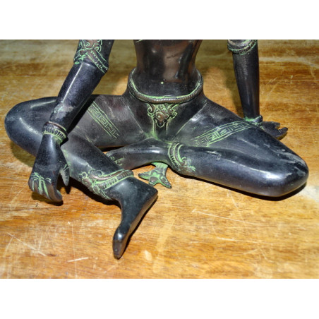 Grande statua in bronzo di Parvati con patina verde