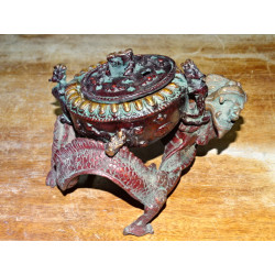 Drachenförmiges Räuchergefäß aus Bronze mit brauner Patina