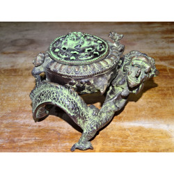 Drachenförmiges Räuchergefäß aus Bronze mit grüner Patina