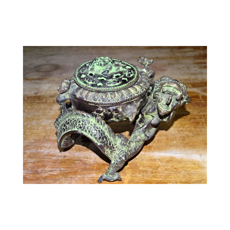 Incensario de bronce en forma de dragón con pátina verde
