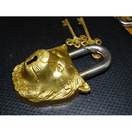Lucchetto indiano con testa di leone, patina d'oro