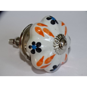 Mango de calabaza en porcelana blanca y 4 llamas naranjas - plata