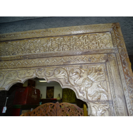 Gran arco indio antiguo con pátina transparente