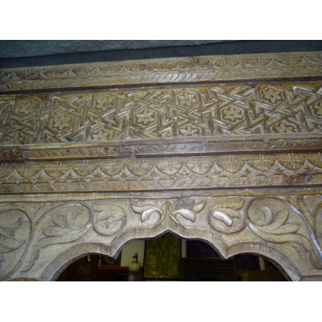 Grande arco antico indiano con patina chiara