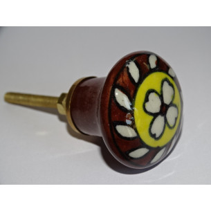bouton en porcelaine marron et jaune avec fleur blanche